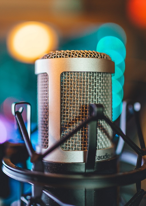 podcast - Photo by Thomas Le on Unsplash